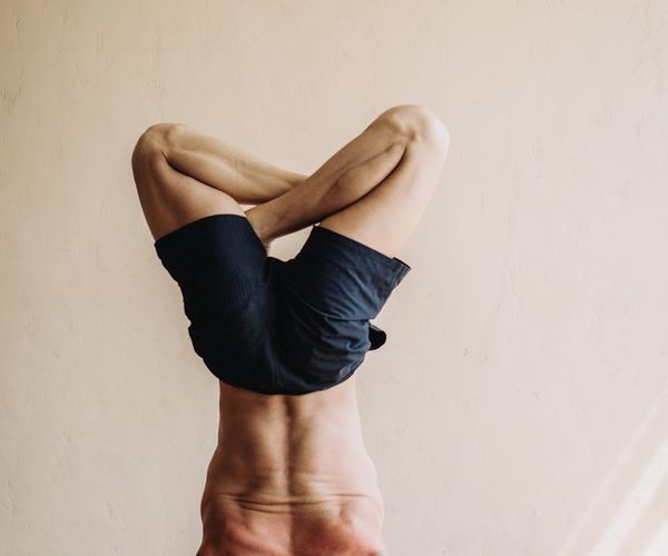 Close up of a man focusing on core stability exercises in a studio